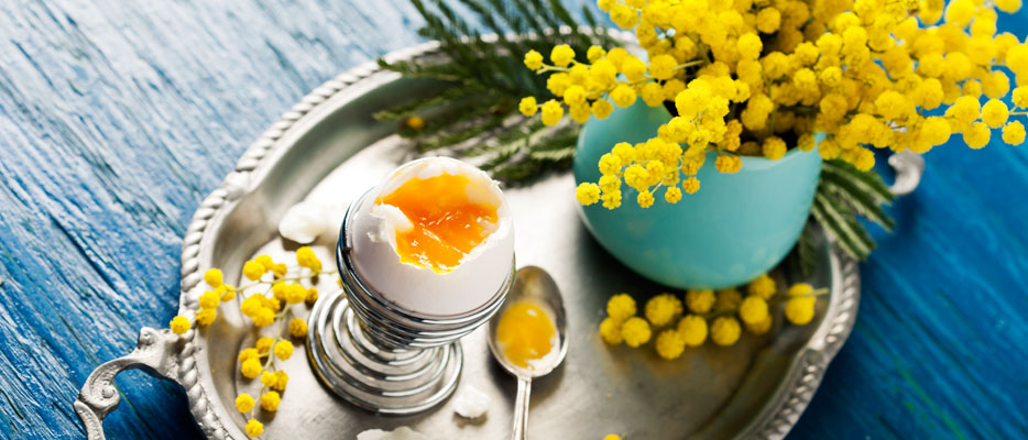 Uova e mimose colazione festa della donna