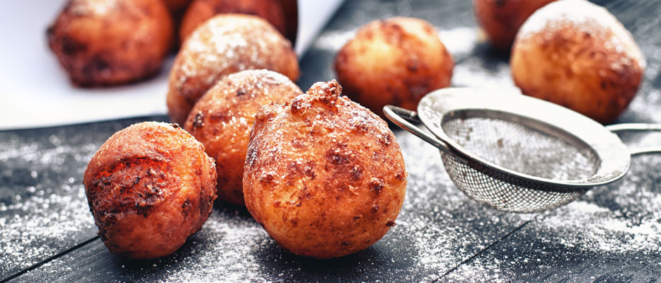 Frittelle di Carnevale senza uova con gocce di cioccolato