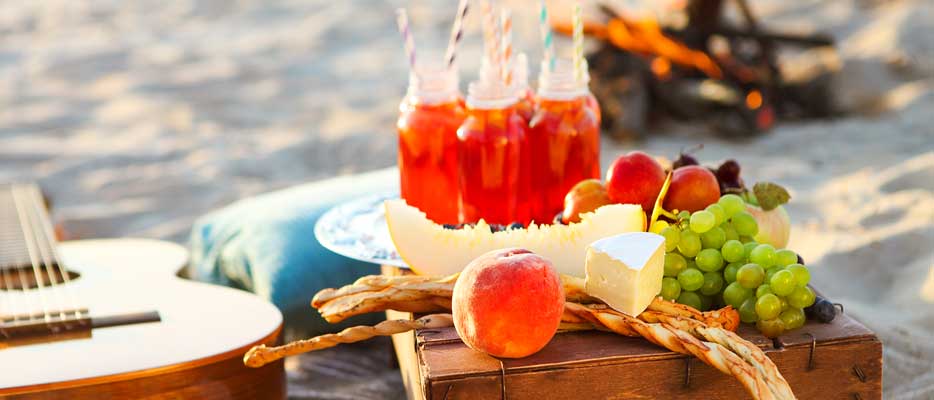 Il pranzo perfetto in spiaggia: ecco cosa mangiare al mare!