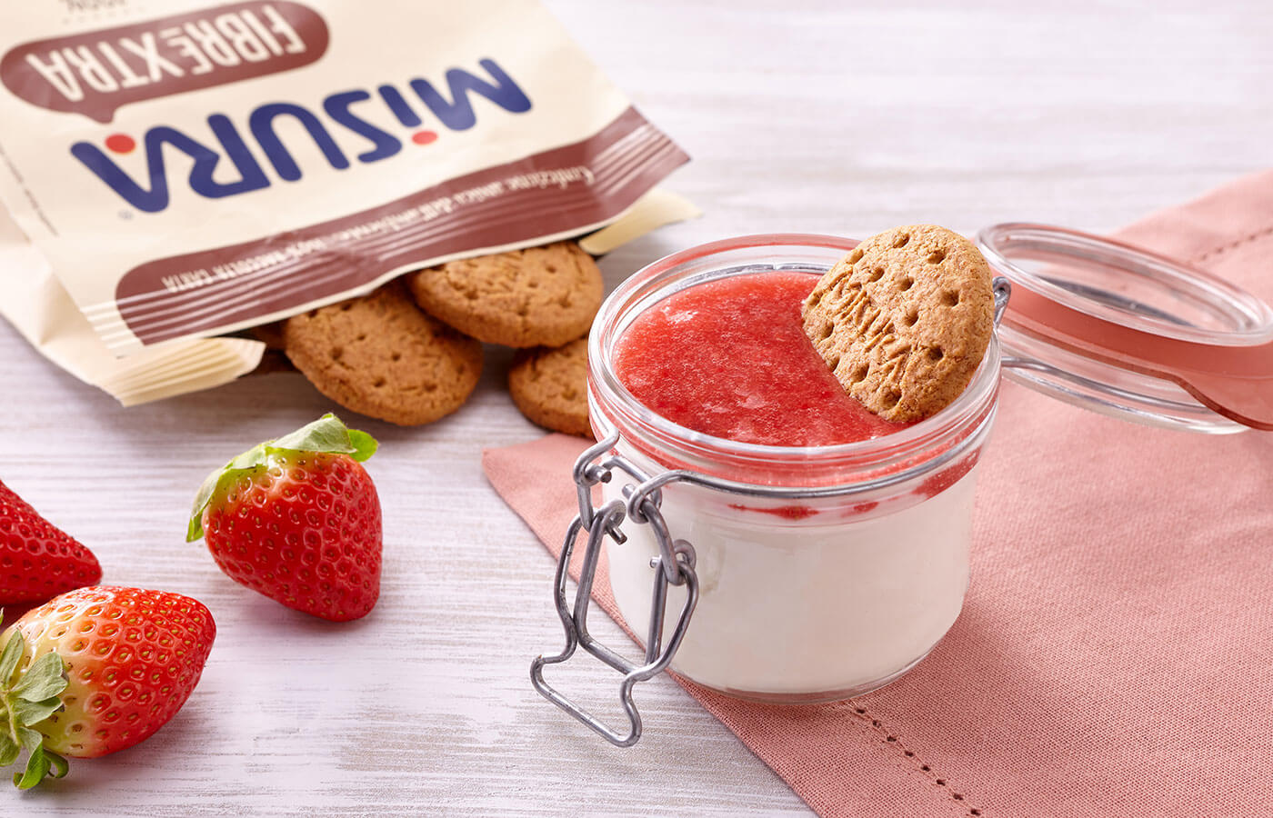 Jar Cake con biscotti integrali Fibrextra e fragole