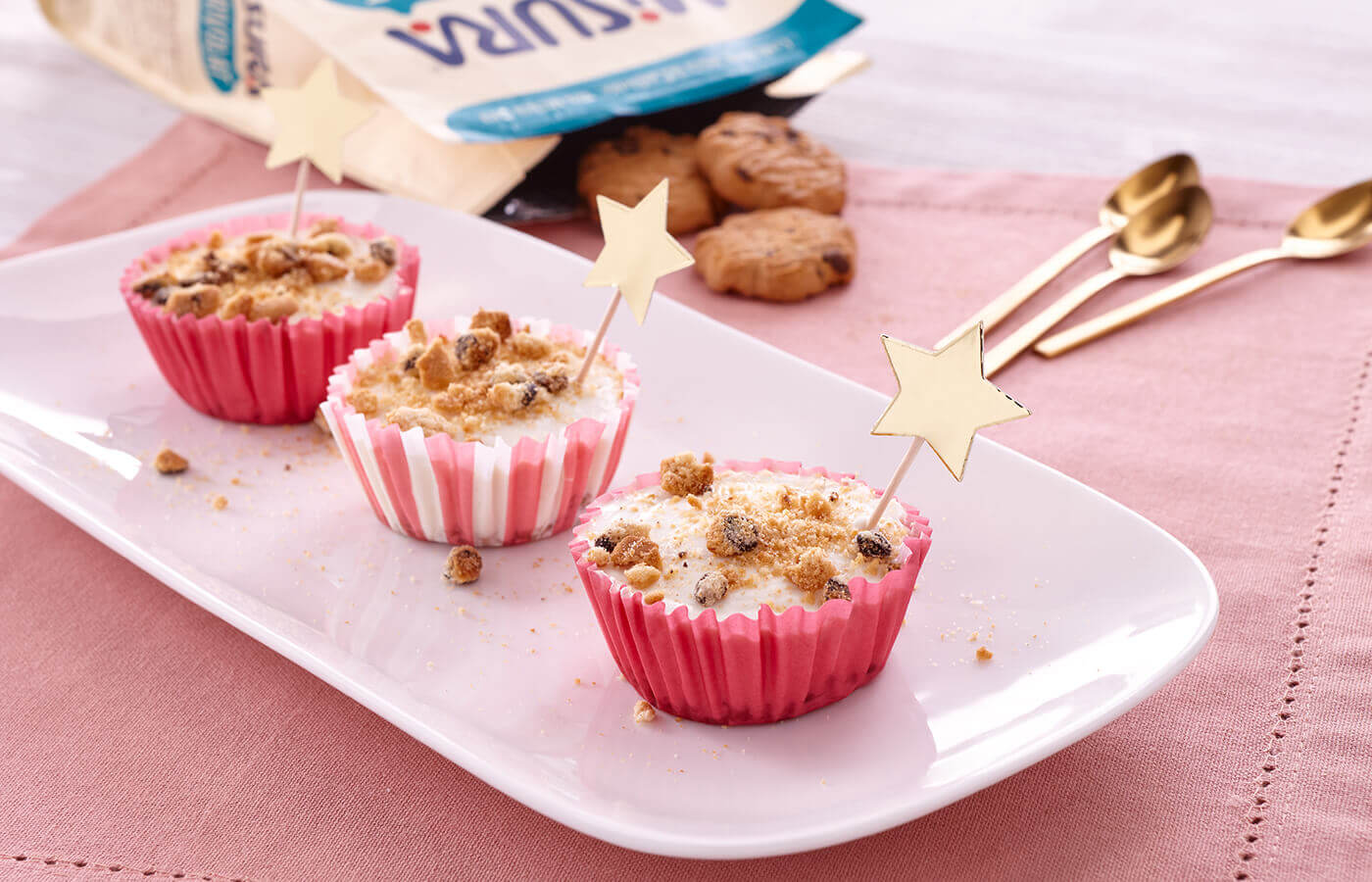 Tortini di yogurt con gocce di cioccolato senza latte e uova