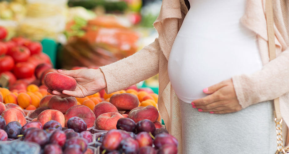 Le linee guida nutrizionali per i primi mesi di gravidanza.