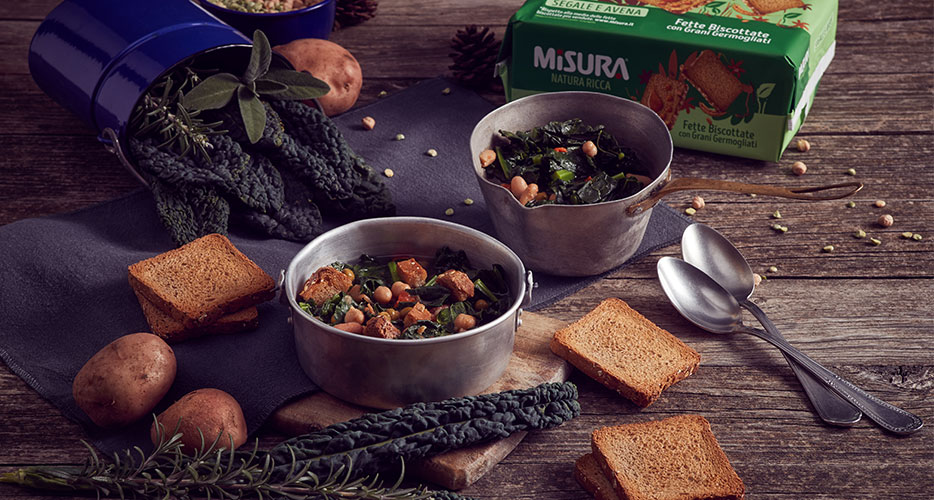 Zuppa di Cavolo nero, Legumi e Fette biscottate ai Grani Germogliati