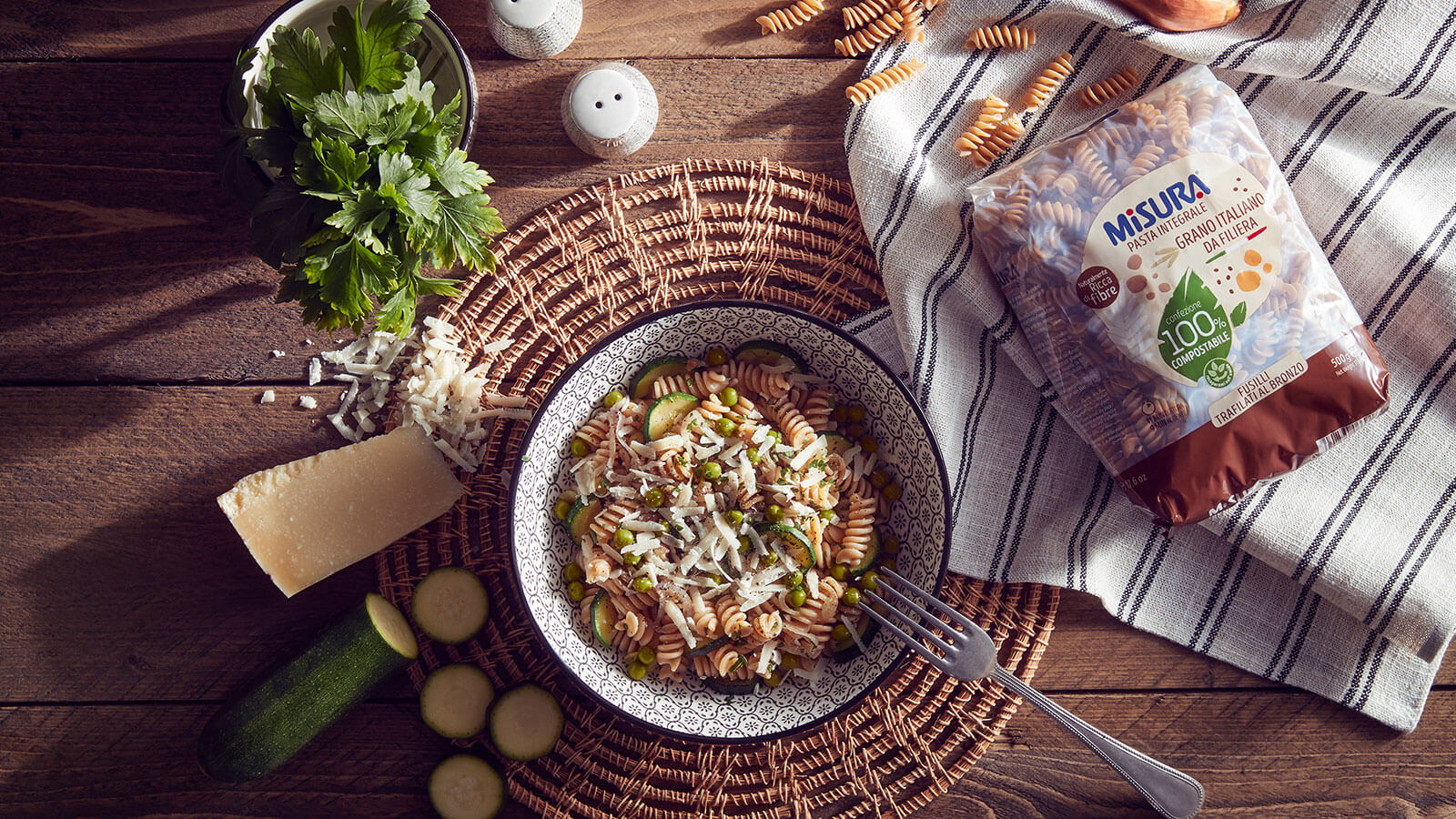 Fusilli integrali con piselli e zucchine