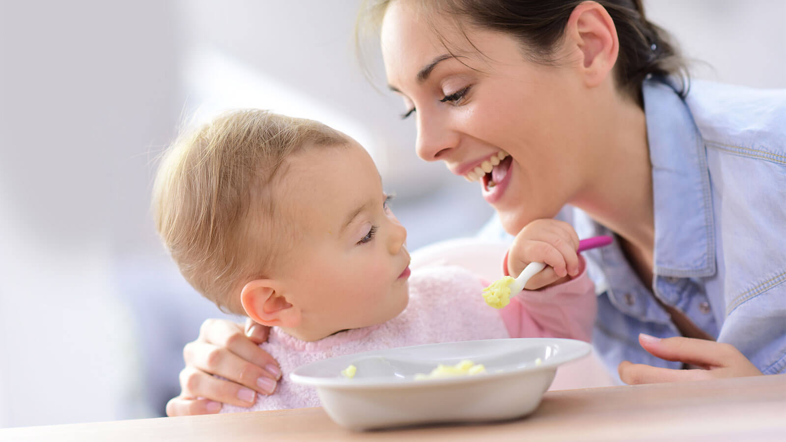 Lo svezzamento del bambino o alimentazione complementare a richiesta?