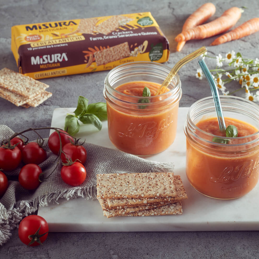 Zuppa Fredda di Carote, Pomodorini e Crackers con Cereali Antichi Multicereali